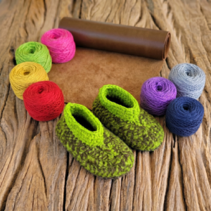 Kit Passos de Lã (infantil)- Pantufa de Crochê